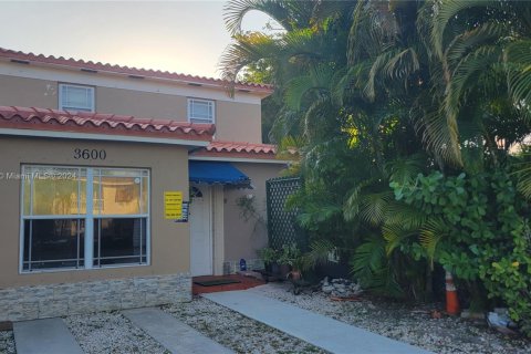 Villa ou maison à louer à Coral Gables, Floride: 3 chambres, 102.19 m2 № 1594365 - photo 1