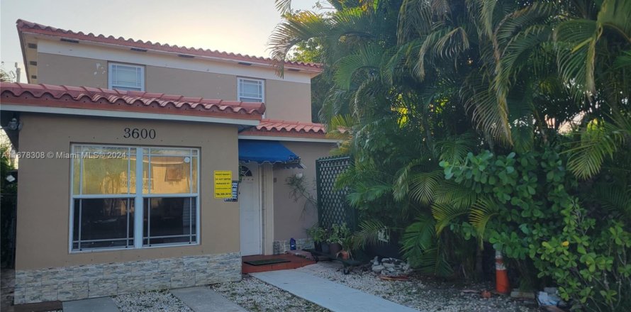 Villa ou maison à Coral Gables, Floride 3 chambres, 102.19 m2 № 1594365