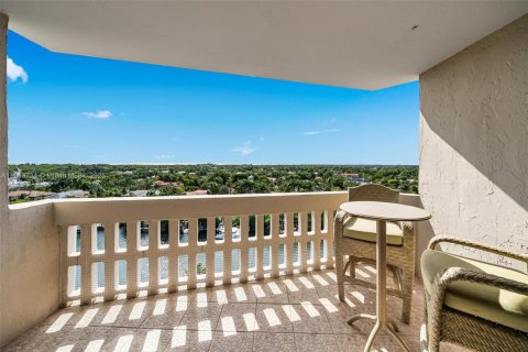 Condo in Coral Gables, Florida, 2 bedrooms № 1969845 - photo 8