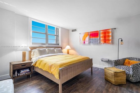 Condo in Coral Gables, Florida, 2 bedrooms № 1969845 - photo 10