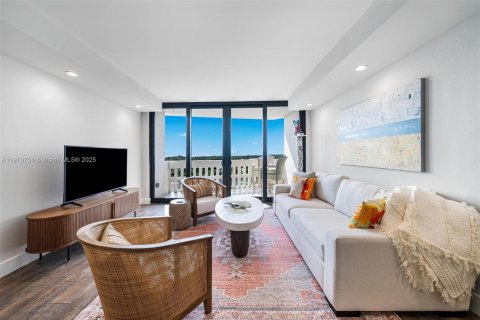 Condo in Coral Gables, Florida, 2 bedrooms № 1969845 - photo 2