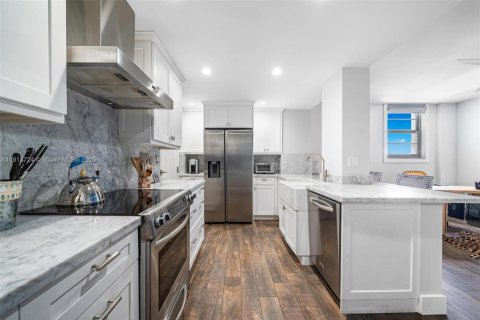 Condo in Coral Gables, Florida, 2 bedrooms № 1969845 - photo 5