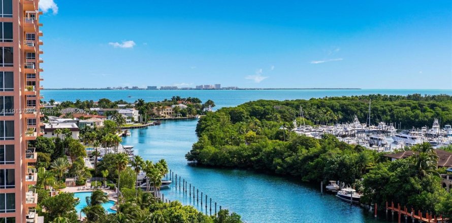 Condo in Coral Gables, Florida, 2 bedrooms № 1969845