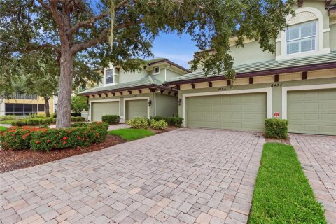 Copropriété à vendre à Lakewood Ranch, Floride: 2 chambres, 167.6 m2 № 2408022 - photo 2