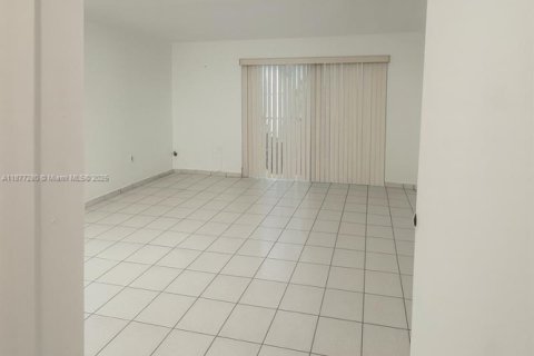 Купить кондоминиум в Майами, Флорида 2 спальни, 89.65м2, № 1922734 - фото 2