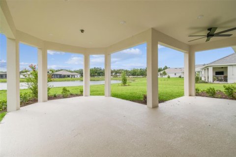 House in Wesley Chapel, Florida 3 bedrooms, 196.77 sq.m. № 1767318 - photo 3