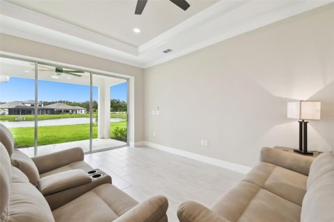 House in Wesley Chapel, Florida 3 bedrooms, 196.77 sq.m. № 1767318 - photo 13