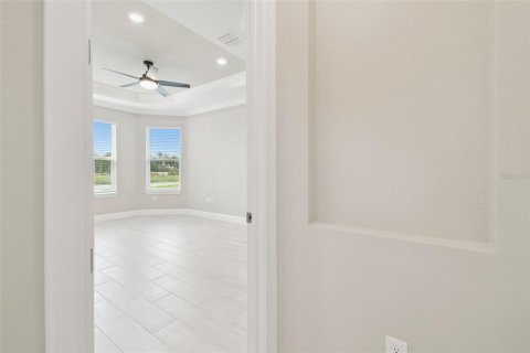 House in Wesley Chapel, Florida 3 bedrooms, 196.77 sq.m. № 1767318 - photo 15