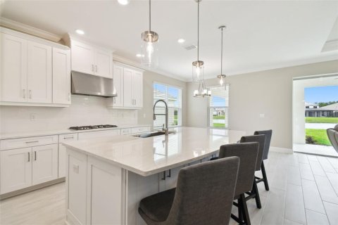 House in Wesley Chapel, Florida 3 bedrooms, 196.77 sq.m. № 1767318 - photo 4