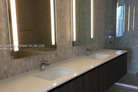 Condo in Miami, Florida, 2 bedrooms  № 2168447 - photo 4