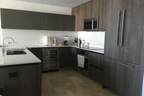 Condo in Miami, Florida, 2 bedrooms  № 2168447 - photo 1