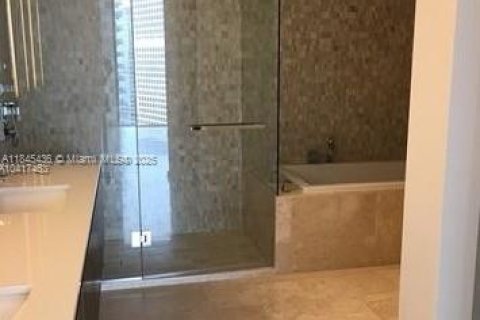Condo in Miami, Florida, 2 bedrooms  № 2168447 - photo 6