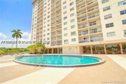 Copropriété à louer à Sunny Isles Beach, Floride: 1 chambre, 65.5 m2 № 1753239 - photo 9