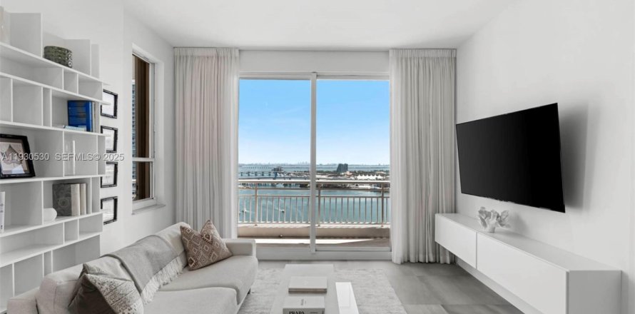 Кондоминиум с 1 спальней в Майами, Флорида № 1989293