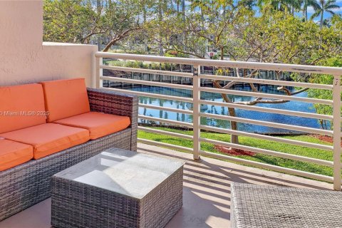 Condominio en alquiler en Hollywood, Florida, 2 dormitorios, 92.9 m2 № 1927204 - foto 1