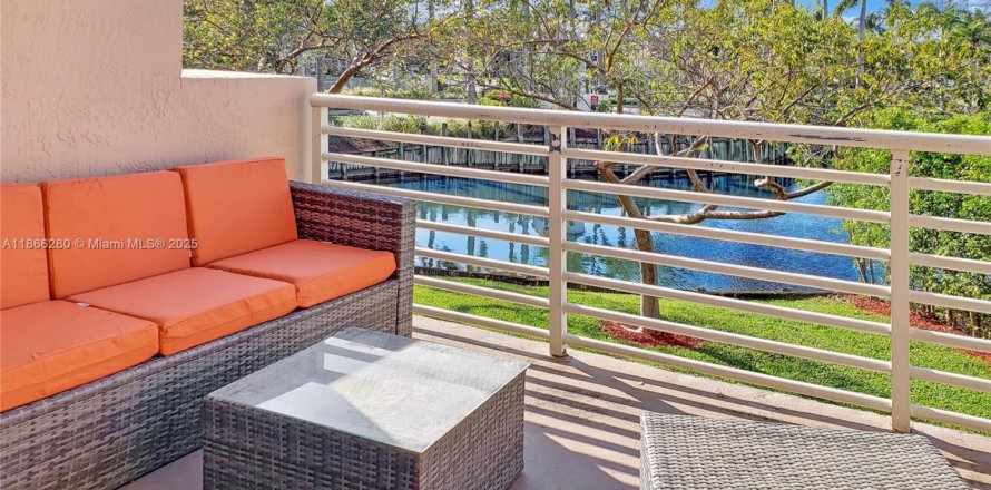 Condominio en Hollywood, Florida, 2 dormitorios № 1927204