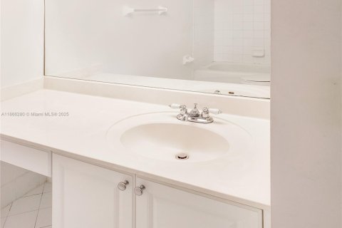 Condominio en alquiler en Hollywood, Florida, 2 dormitorios, 92.9 m2 № 1927204 - foto 12