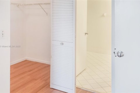 Condominio en alquiler en Hollywood, Florida, 2 dormitorios, 92.9 m2 № 1927204 - foto 8