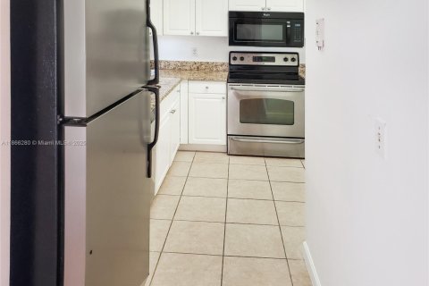 Condominio en alquiler en Hollywood, Florida, 2 dormitorios, 92.9 m2 № 1927204 - foto 11