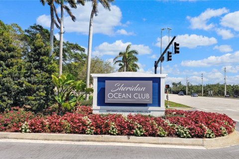 Condominio en alquiler en Hollywood, Florida, 2 dormitorios, 92.9 m2 № 1927204 - foto 2