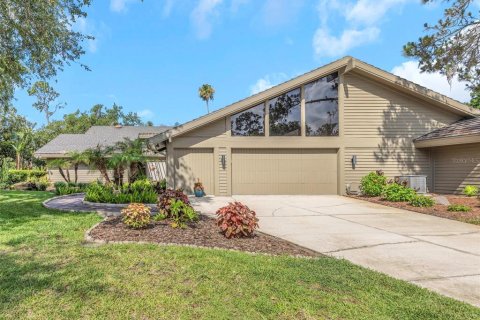 House in Wesley Chapel, Florida 3 bedrooms, 246.38 sq.m. № 2220828