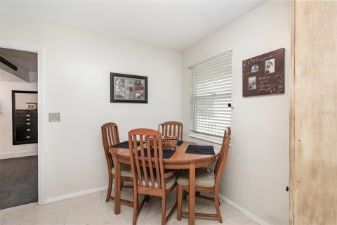 House in Palm Bay, Florida 4 bedrooms, 120.77 sq.m. № 1913229 - photo 12
