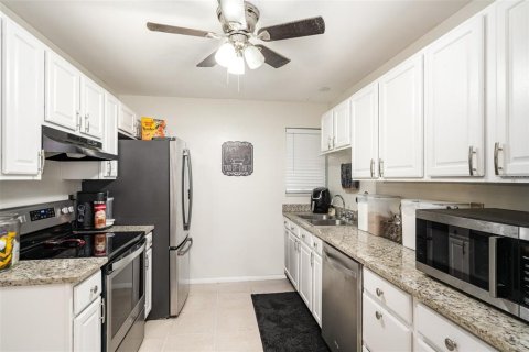 House in Palm Bay, Florida 4 bedrooms, 120.77 sq.m. № 1913229 - photo 3