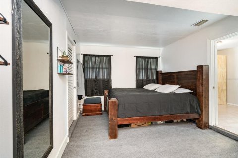 House in Palm Bay, Florida 4 bedrooms, 120.77 sq.m. № 1913229 - photo 9