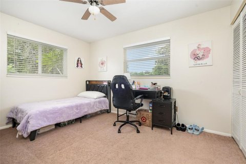 House in Palm Bay, Florida 4 bedrooms, 120.77 sq.m. № 1913229 - photo 8
