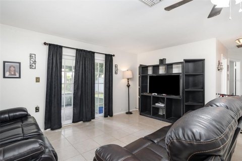 House in Palm Bay, Florida 4 bedrooms, 120.77 sq.m. № 1913229 - photo 13