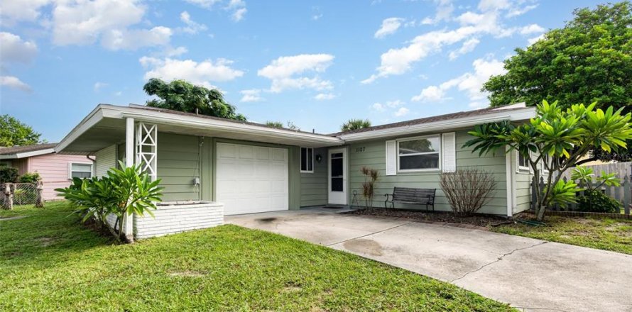 House in Palm Bay, Florida 4 bedrooms, 120.77 sq.m. № 1913229