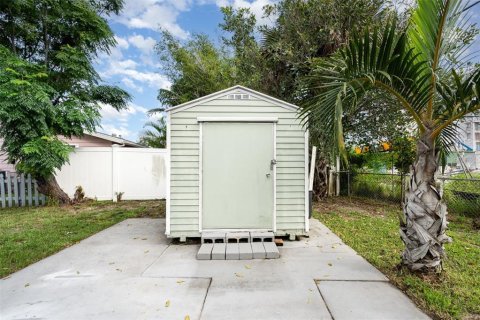 House in Palm Bay, Florida 4 bedrooms, 120.77 sq.m. № 1913229 - photo 16