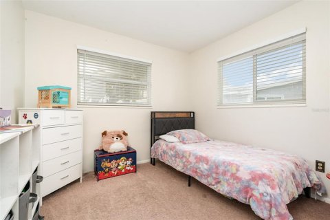 House in Palm Bay, Florida 4 bedrooms, 120.77 sq.m. № 1913229 - photo 7