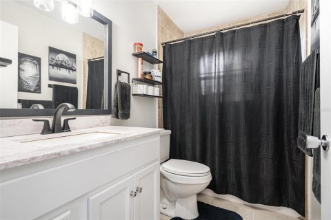 House in Palm Bay, Florida 4 bedrooms, 120.77 sq.m. № 1913229 - photo 4