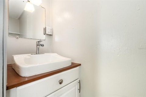 House in Palm Bay, Florida 4 bedrooms, 120.77 sq.m. № 1913229 - photo 5