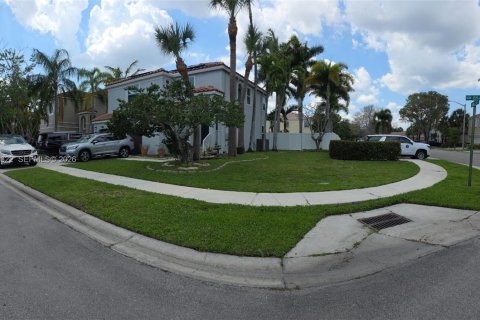 House in Pembroke Pines, Florida 3 bedrooms, 170.57 sq.m. № 2052089 - photo 3