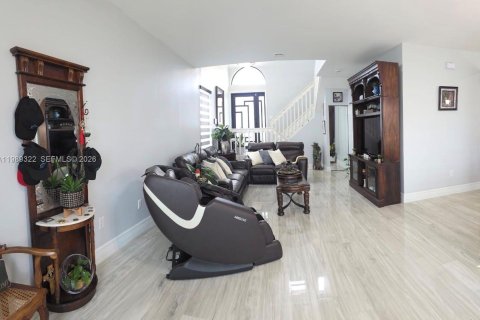 House in Pembroke Pines, Florida 3 bedrooms, 170.57 sq.m. № 2052089 - photo 9