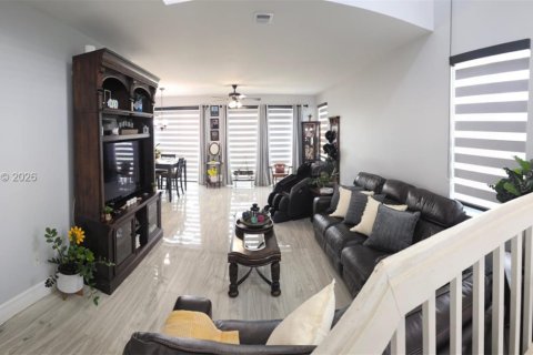 House in Pembroke Pines, Florida 3 bedrooms, 170.57 sq.m. № 2052089 - photo 5