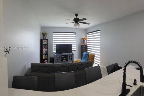 House in Pembroke Pines, Florida 3 bedrooms, 170.57 sq.m. № 2052089 - photo 15