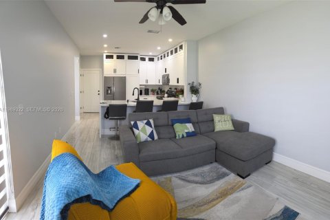 House in Pembroke Pines, Florida 3 bedrooms, 170.57 sq.m. № 2052089 - photo 13