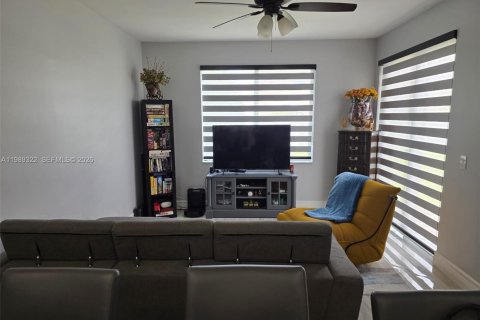 House in Pembroke Pines, Florida 3 bedrooms, 170.57 sq.m. № 2052089 - photo 14