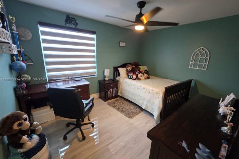 House in Pembroke Pines, Florida 3 bedrooms, 170.57 sq.m. № 2052089 - photo 24