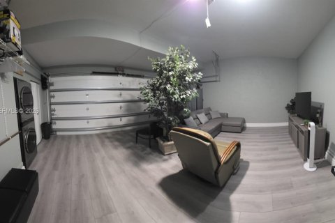 House in Pembroke Pines, Florida 3 bedrooms, 170.57 sq.m. № 2052089 - photo 25