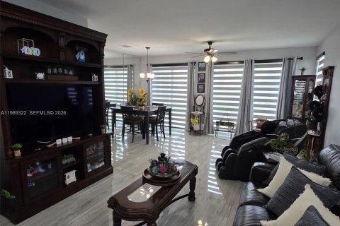 House in Pembroke Pines, Florida 3 bedrooms, 170.57 sq.m. № 2052089 - photo 8