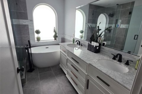 House in Pembroke Pines, Florida 3 bedrooms, 170.57 sq.m. № 2052089 - photo 19