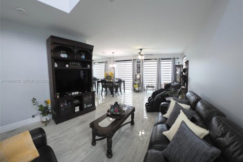 House in Pembroke Pines, Florida 3 bedrooms, 170.57 sq.m. № 2052089 - photo 7