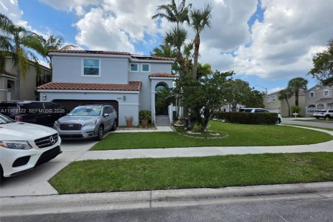 House in Pembroke Pines, Florida 3 bedrooms, 170.57 sq.m. № 2052089