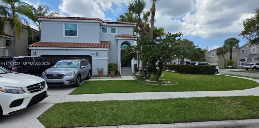 House in Pembroke Pines, Florida 3 bedrooms, 170.57 sq.m. № 2052089