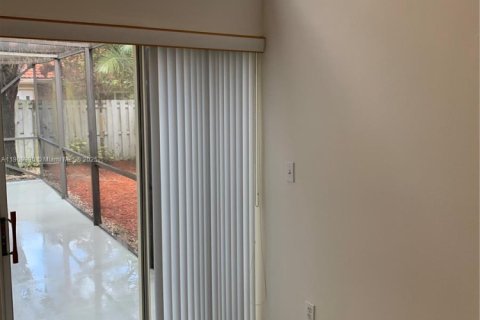 Villa ou maison à louer à Sunrise, Floride: 3 chambres, 151.24 m2 № 1966238 - photo 8