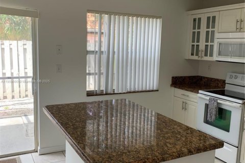 Villa ou maison à louer à Sunrise, Floride: 3 chambres, 151.24 m2 № 1966238 - photo 13